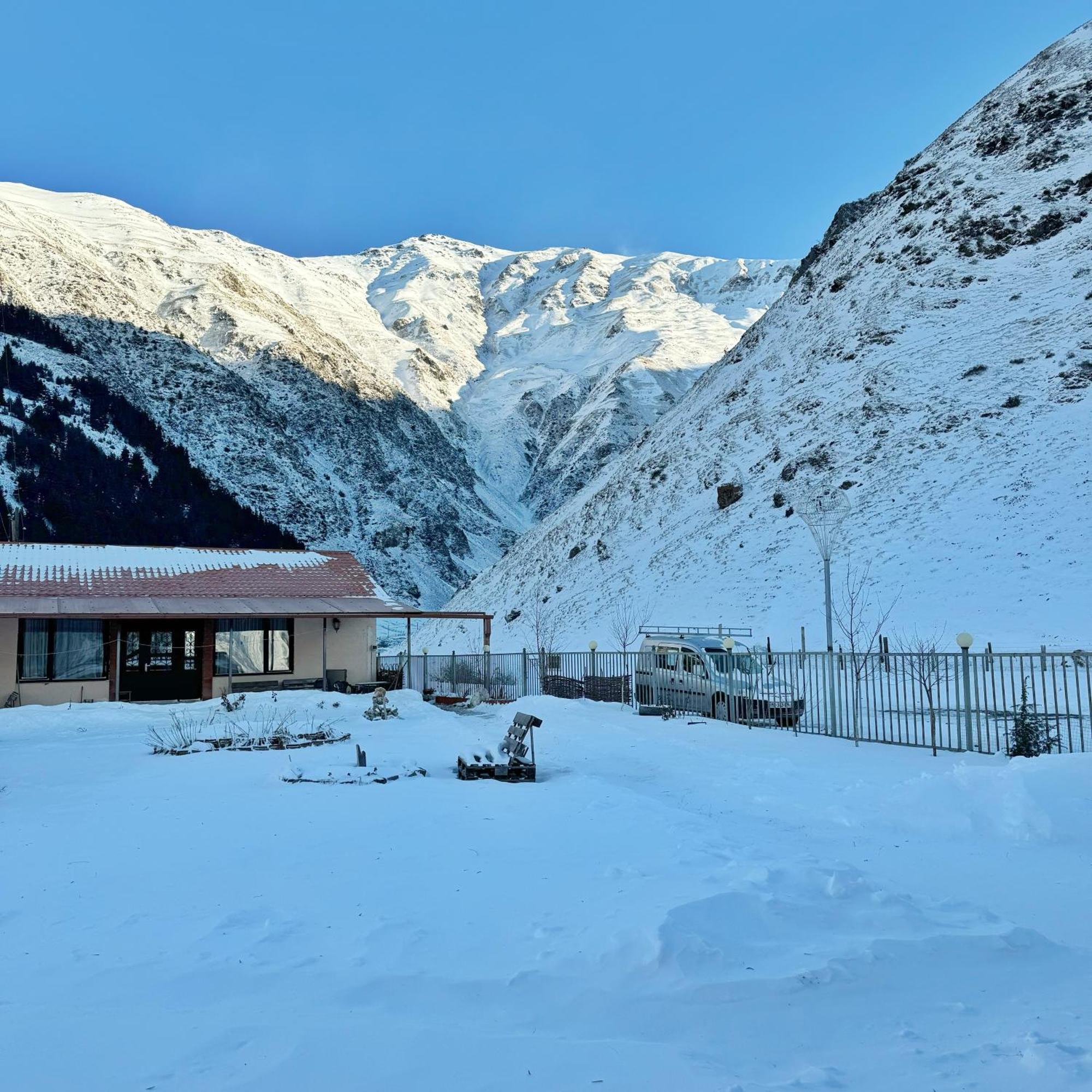 Januka Garden At Sno Villa Stepantsminda Exterior photo